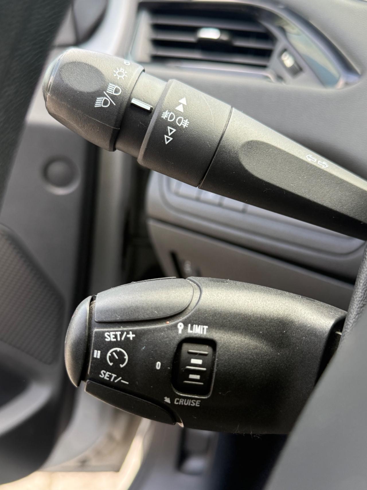 Peugeot 208 1.4 HDi 68 CV Led unico prop. 2015