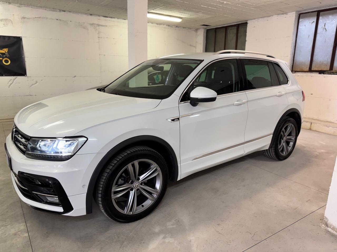 Volkswagen Tiguan 2.0 TDI SCR DSG 4MOTION Sport BMT R-LINE