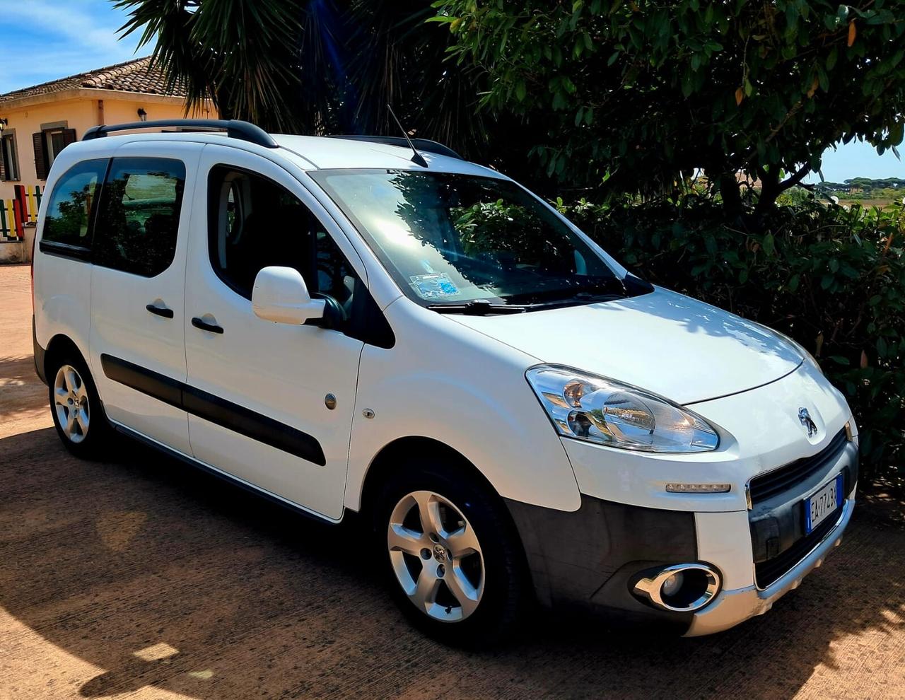 PEUGEOT PARTNER TRASPORTO DISABILI PIANALE RIBASSATO