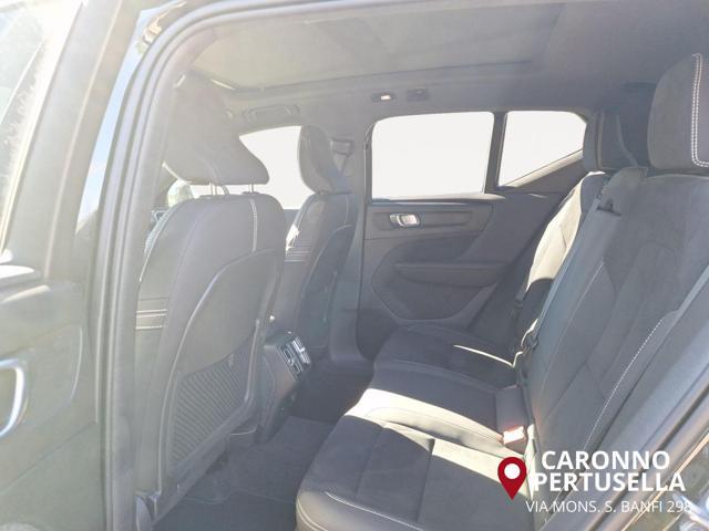 VOLVO XC40 B3 automatico Ultimate Dark