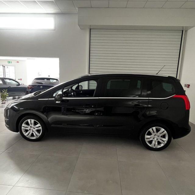 PEUGEOT 5008 1.6 HDi 115CV Allure