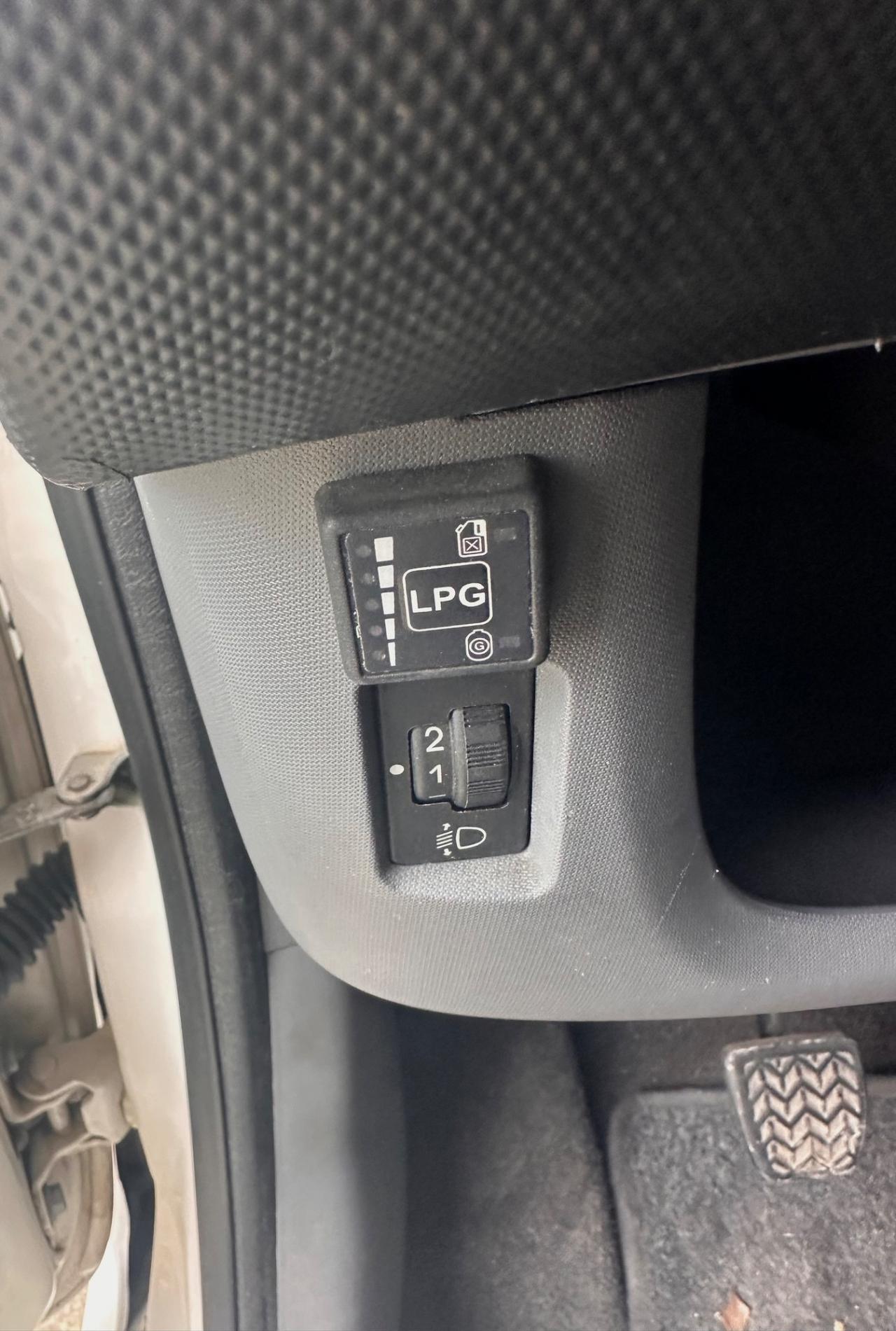 Toyota Aygo 1.0 12V VVT-i 5 porte Deep Ocean Connect