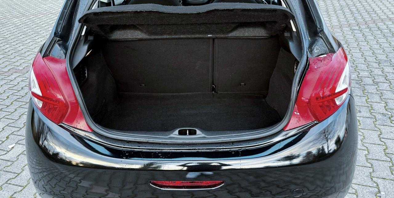 Peugeot 208 1.4 HDi 68 CV 3 porte Allure