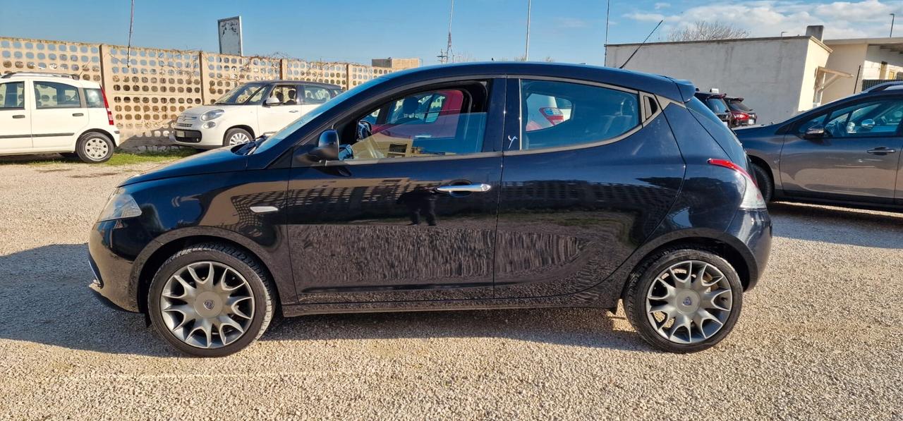 Lancia Ypsilon 0.9 TwinAir 85 CV 5 porte S&S DFN Platinum