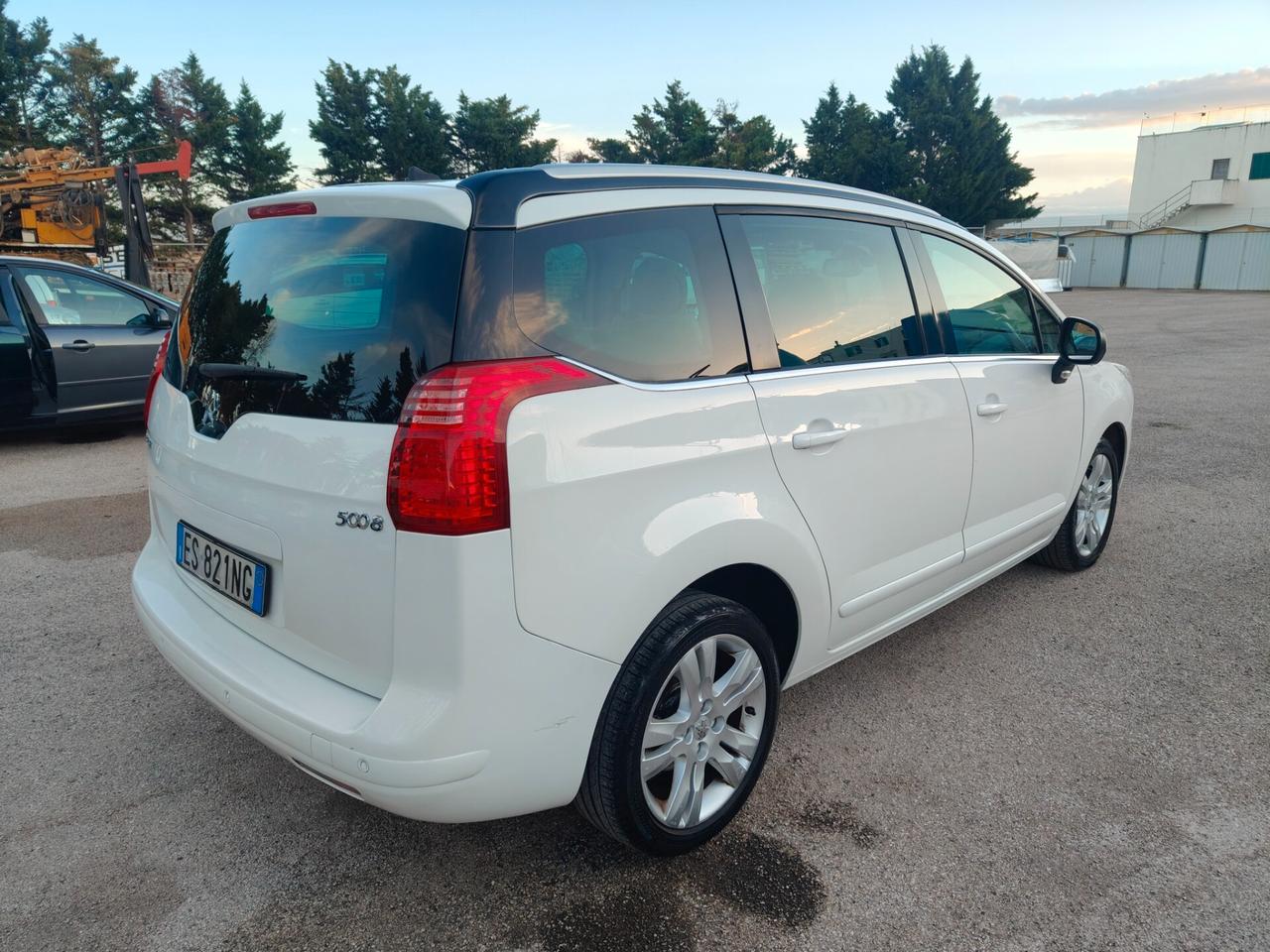 Peugeot 5008 1.6 HDi 115CV Business