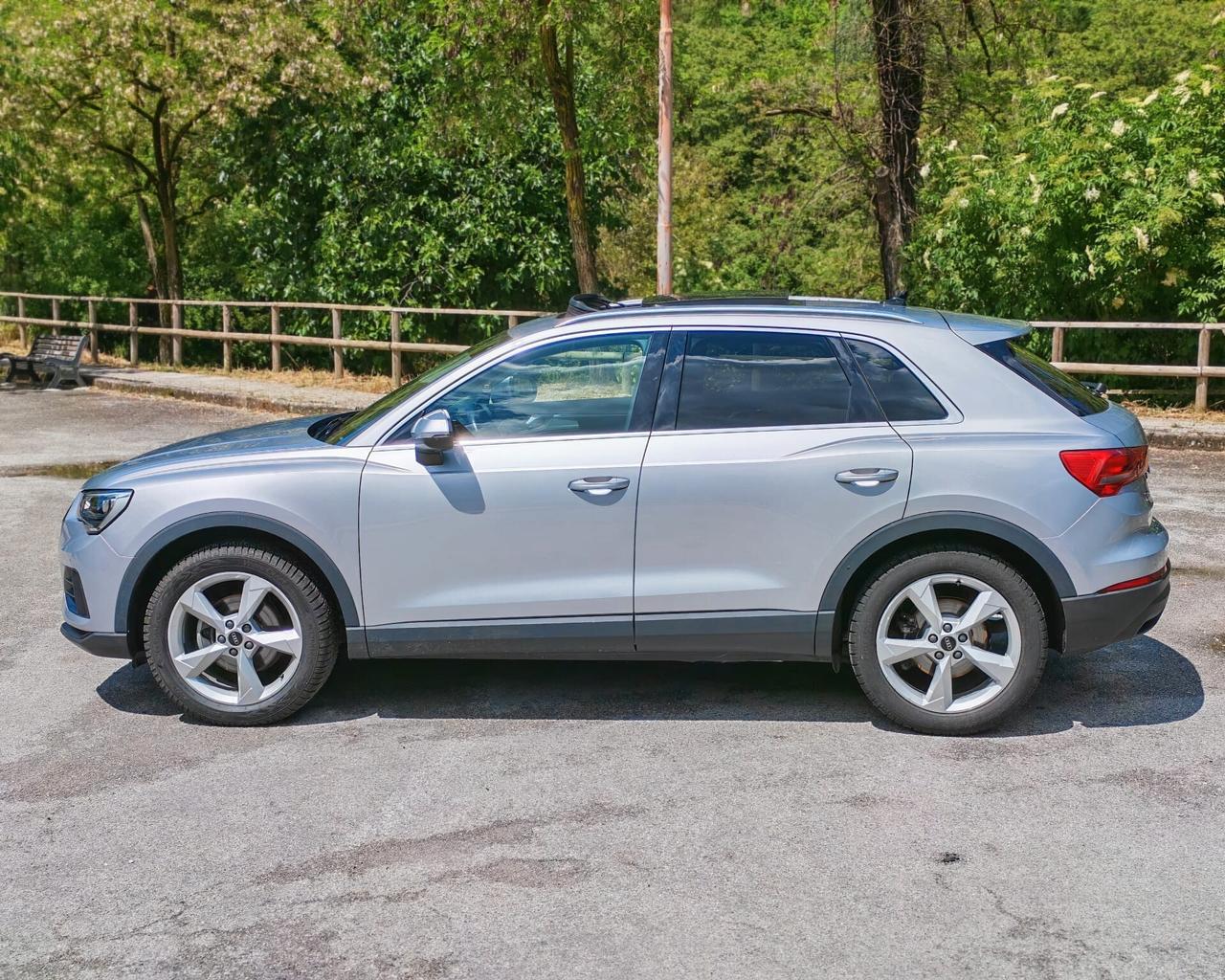 Audi Q3 35 2.0 tdi Business s-tronic