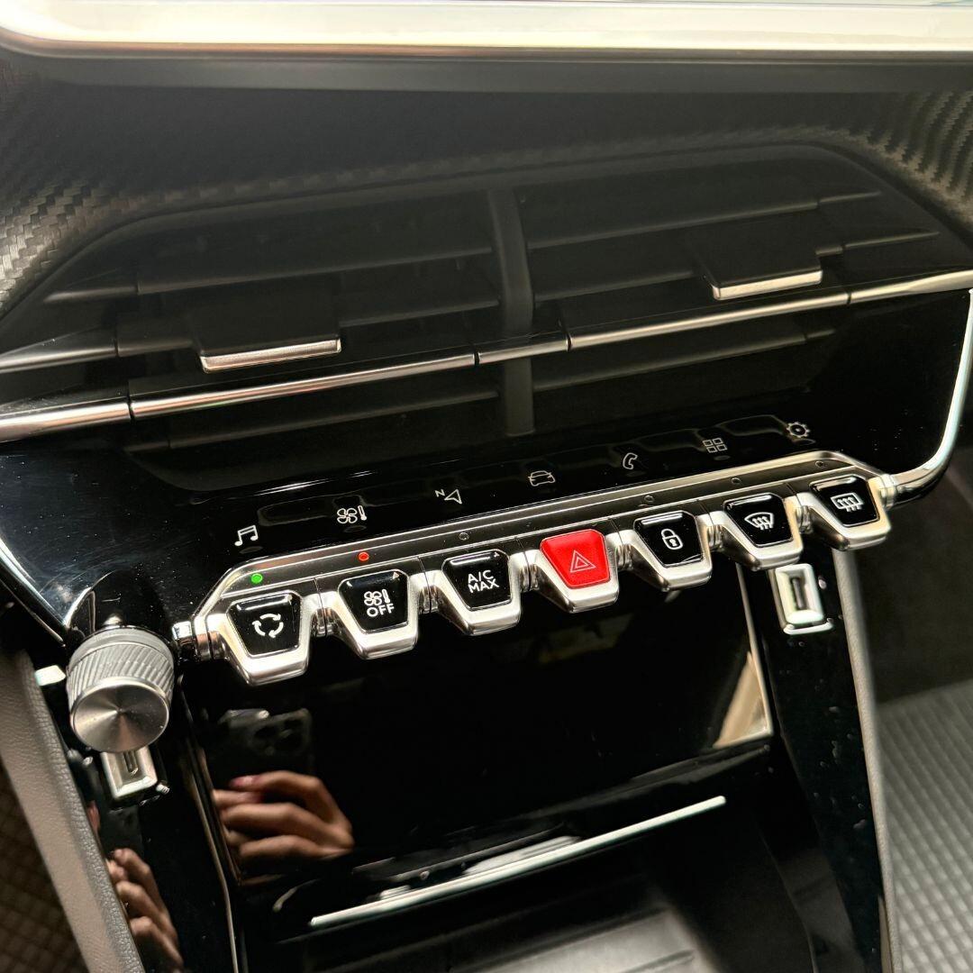 Peugeot 2008 **IVA ESPOSTA, AUTOCARRO**