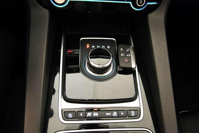 Jaguar F-Pace F-Pace 2.0d i4 Pure 180cv auto my20