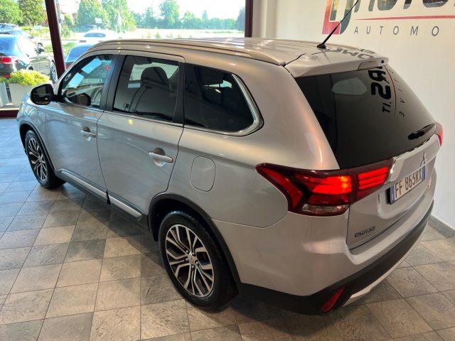 MITSUBISHI Outlander 2.2 DI-D 4WD Instyle 7p.