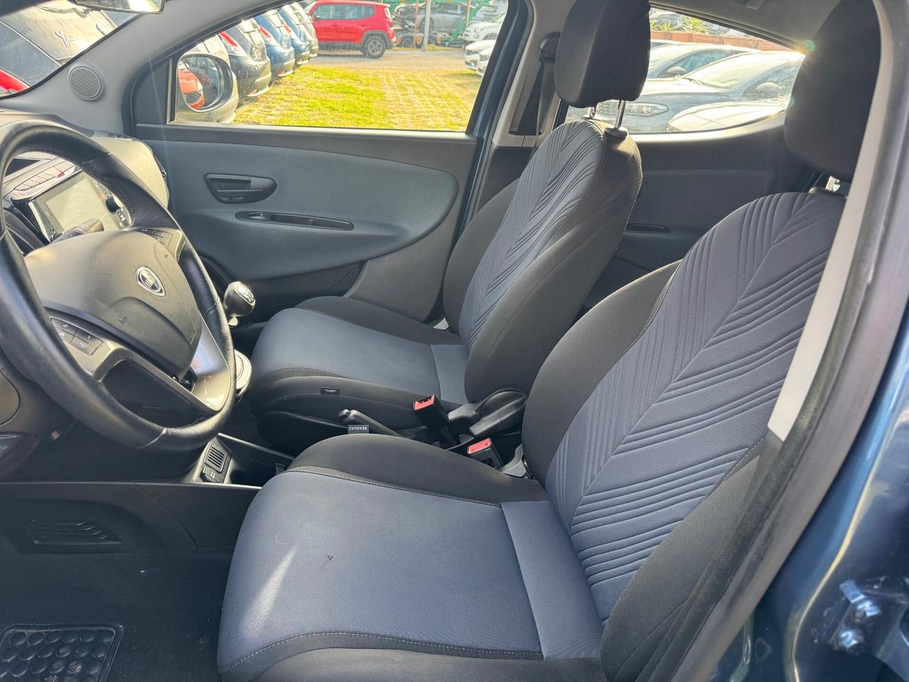 Lancia Ypsilon 1.0 FireFly 5 porte S&S Hybrid Ecochic Gold