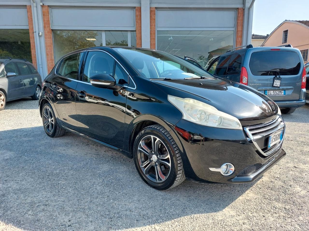 Peugeot 208 PureTech 82 5 porte Allure OK NEOPATENTATI