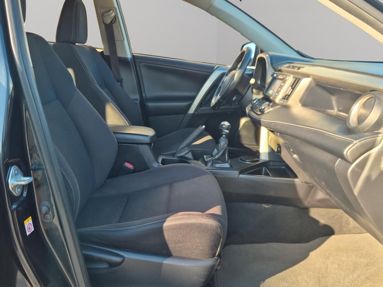 Toyota RAV 4 RAV4 2.0 D-4D 2WD Style White Ed.