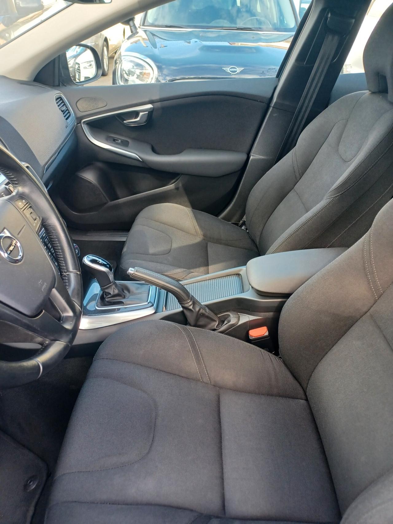 Volvo V40 D3 Geartronic Momentum ANNO 2017