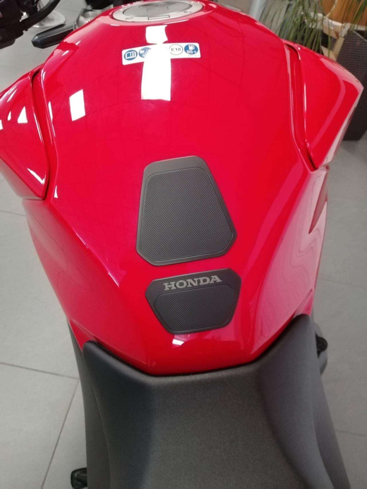 Honda CB 1000 HORNET- 2025 - 1903 KM