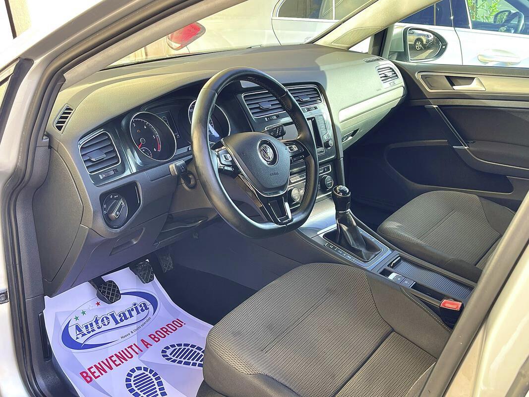Volkswagen Golf 1.6 TDI 110 CV 5p. Comfortline BlueMotion Technology Cerchi lega da 17 – sensori park anteriore e posteriore – vetri privacy-clima bi/zona
