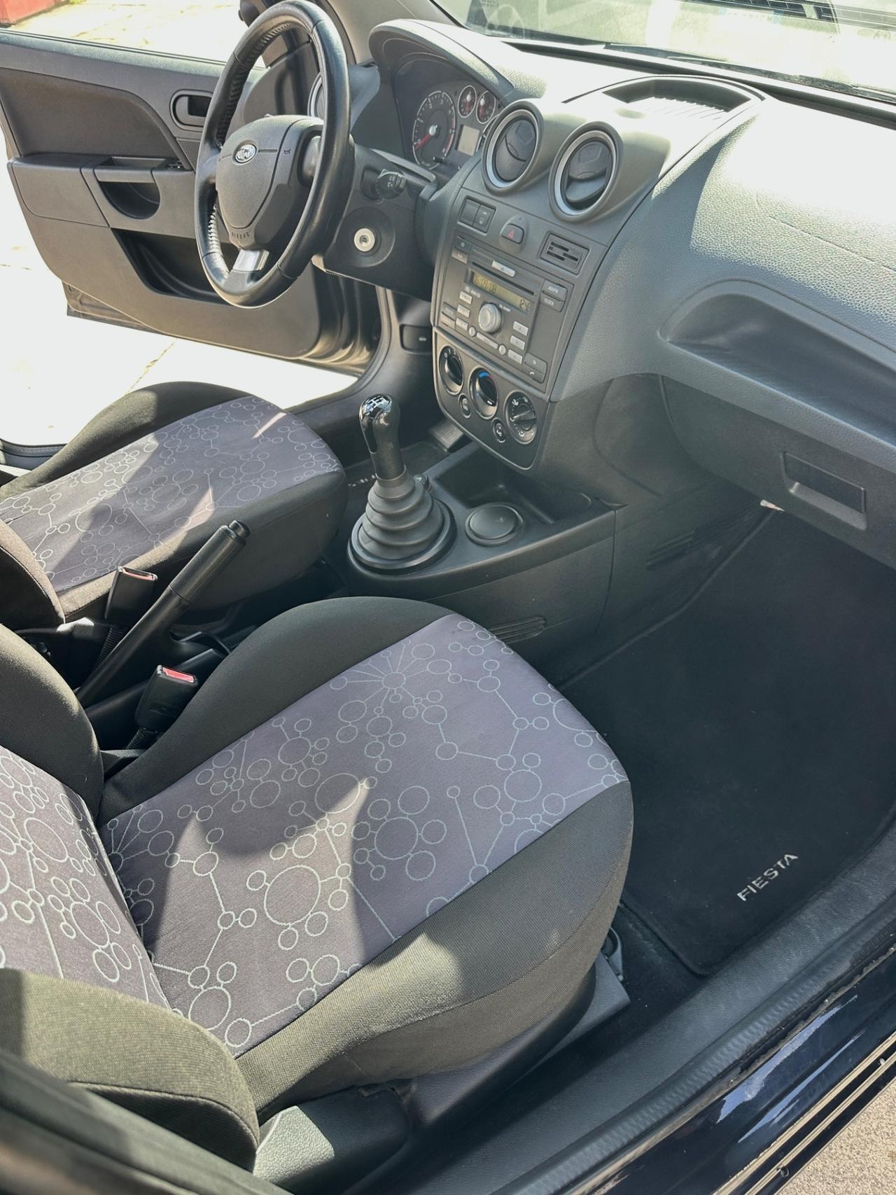 Ford Fiesta 1.4 TDCi 68cv 5p. Ghia NEOPATENTATI