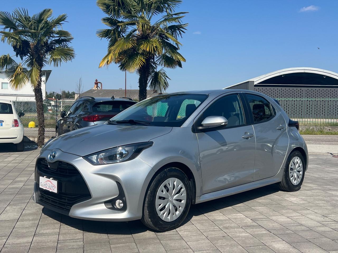 Toyota Yaris 1.5 Hybrid 5 porte Business FINANZIABILE
