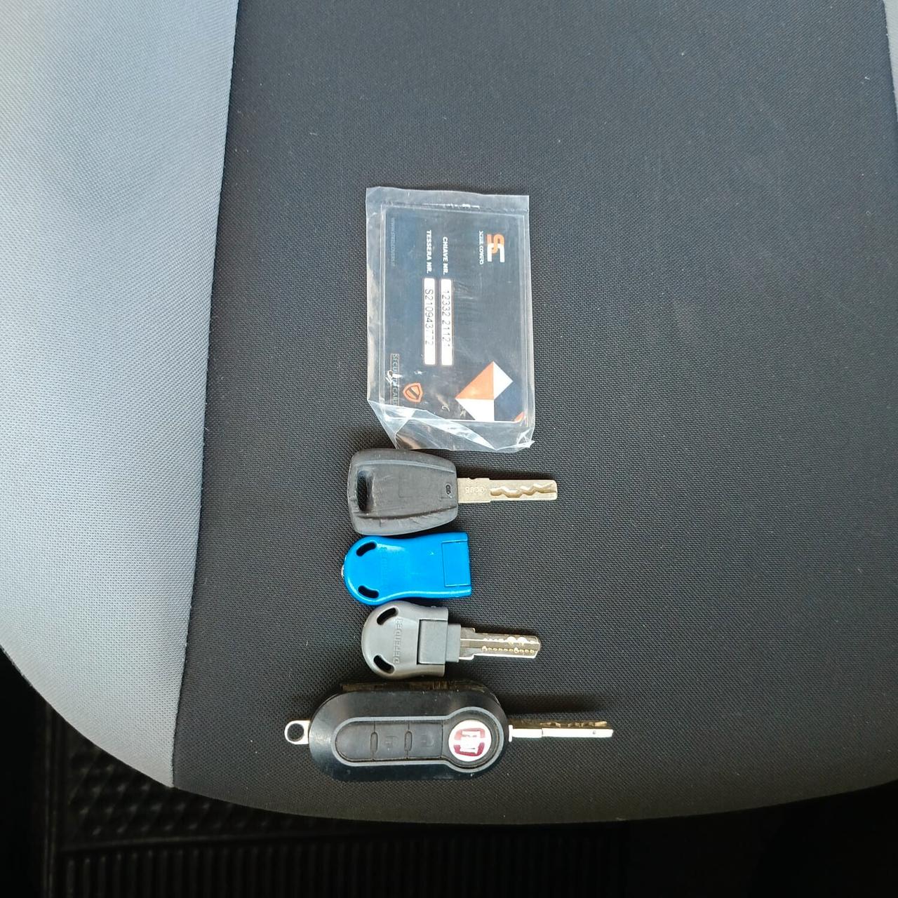 Fiat Doblo 1.3 MTJ Autocarro con gancio traino N1 5 posti