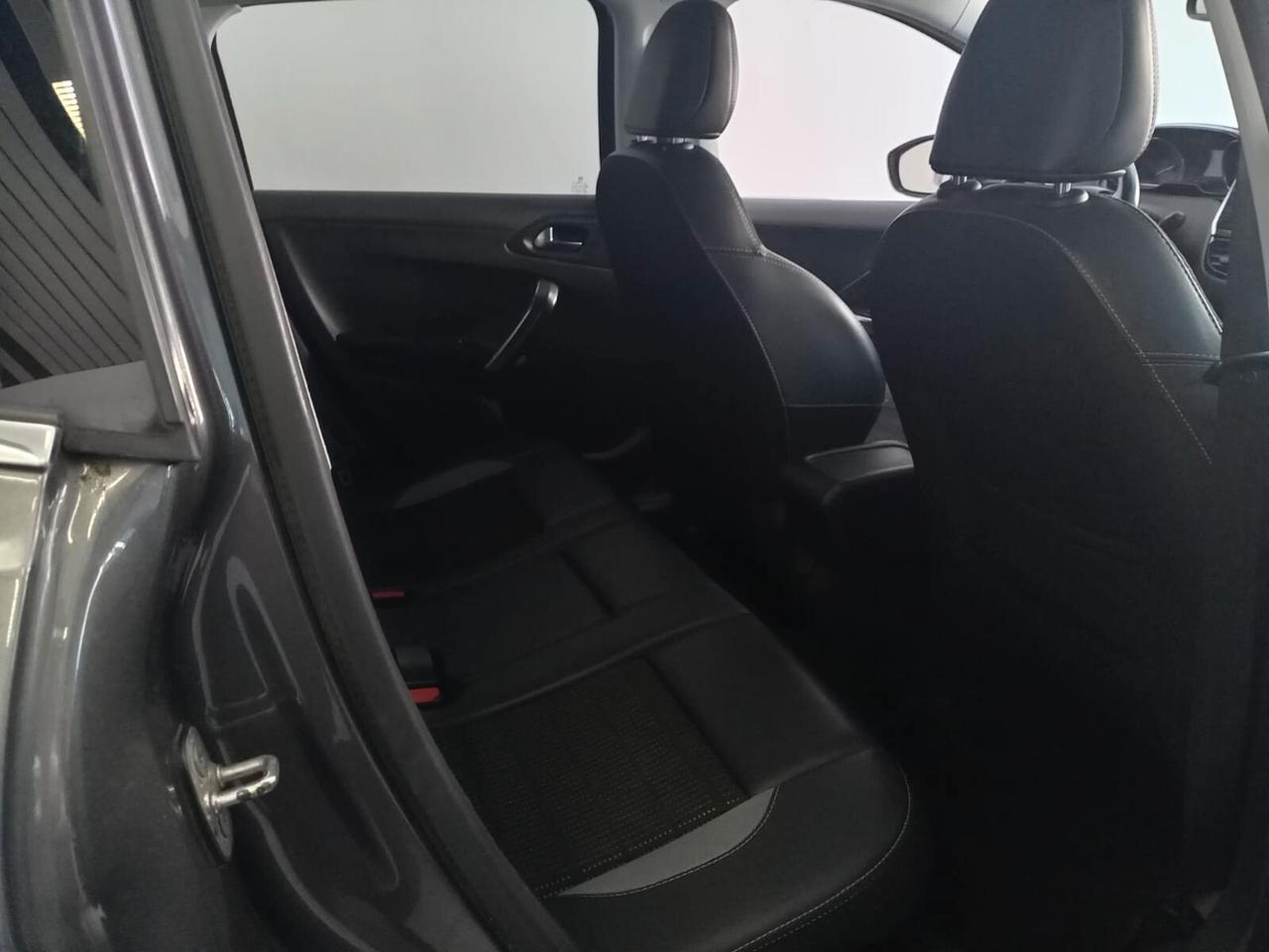 Peugeot 2008 BlueHDi 100 Black Matt