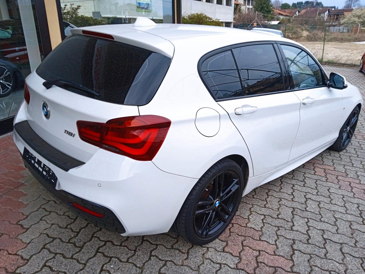 Bmw 118 M SPORT PACK SHADOW 18" SENS PARK DOPPI SEDILI RISCALDATI CRUISE CONTROL NAVY IN ARRIVO OPZIONABILE