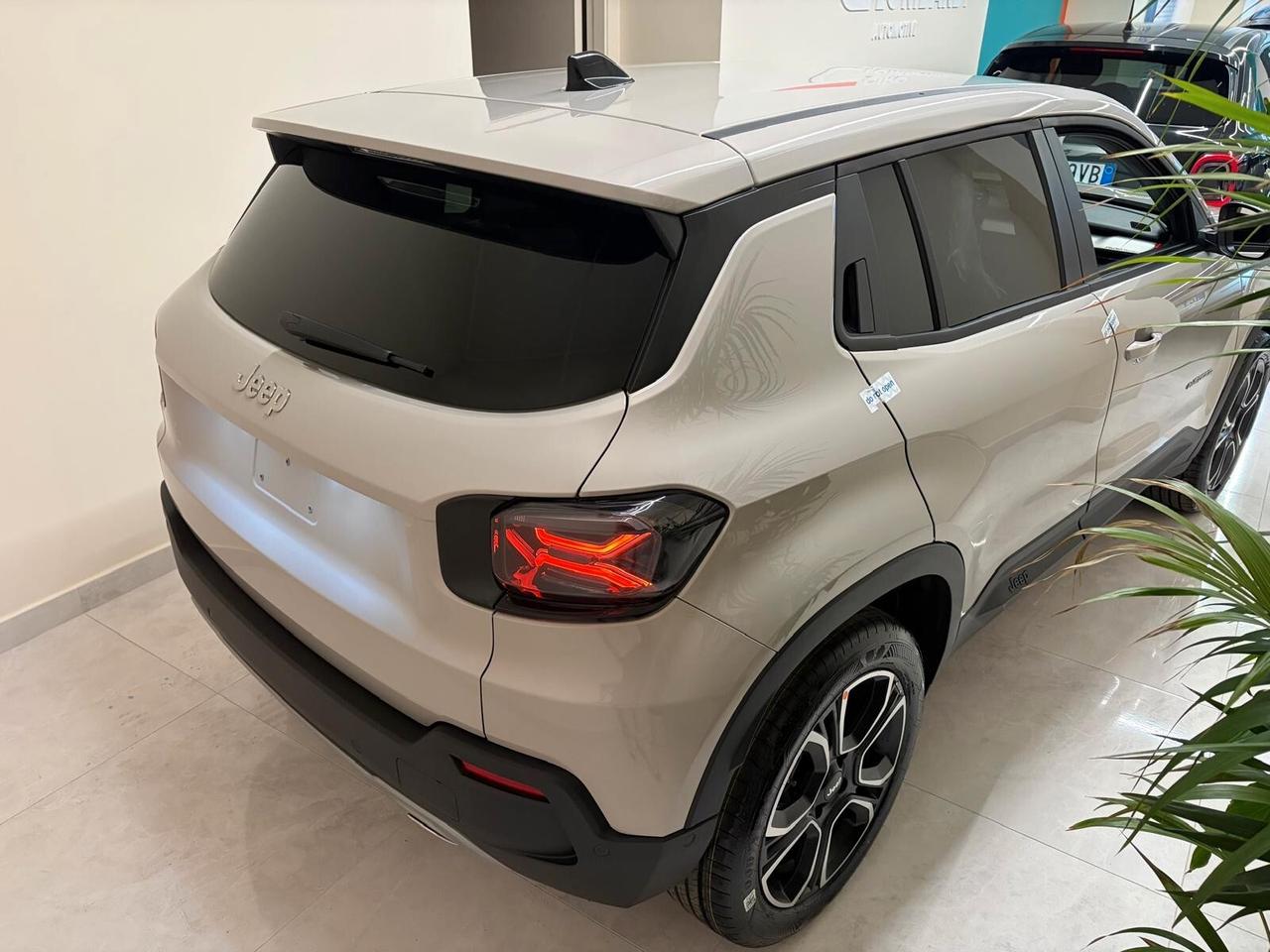 Jeep Avenger 1.2 Turbo 110 CV MHEV Summit