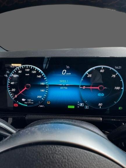 MERCEDES-BENZ EQA 300 4MATIC AMG