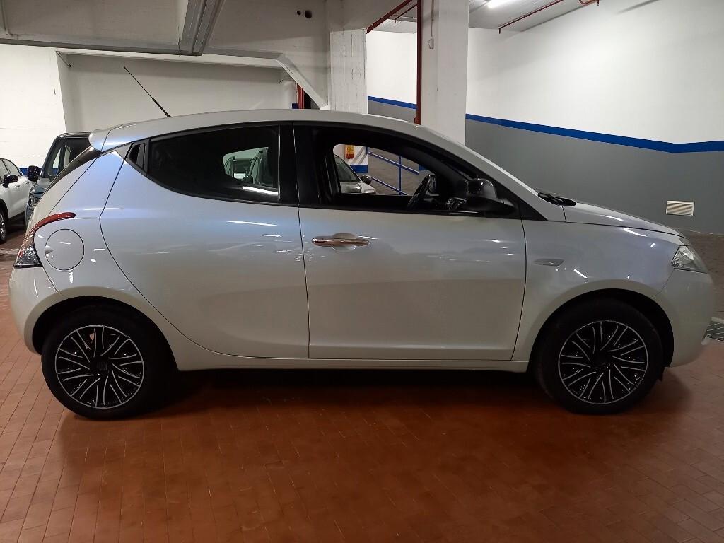 Lancia Ypsilon 1.2 69 CV 5 porte S&S Gold