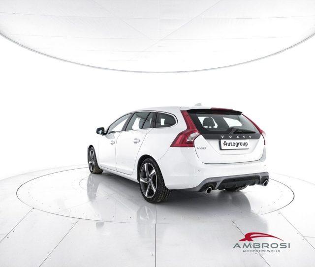 VOLVO V60 D2 Geartronic R-design - AUTOCARRO N1