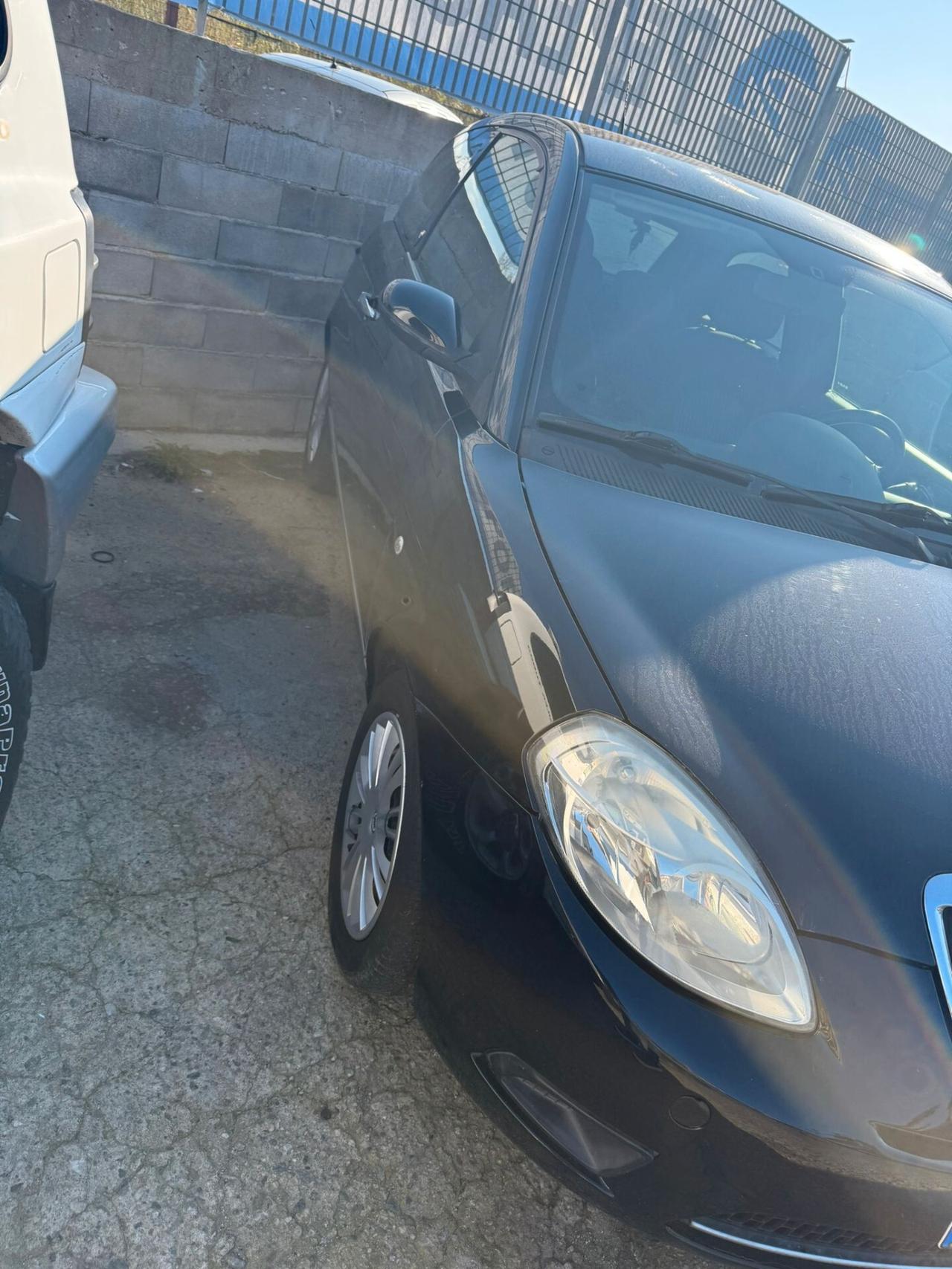 Lancia Ypsilon 1.3 MJT 75 CV Oro
