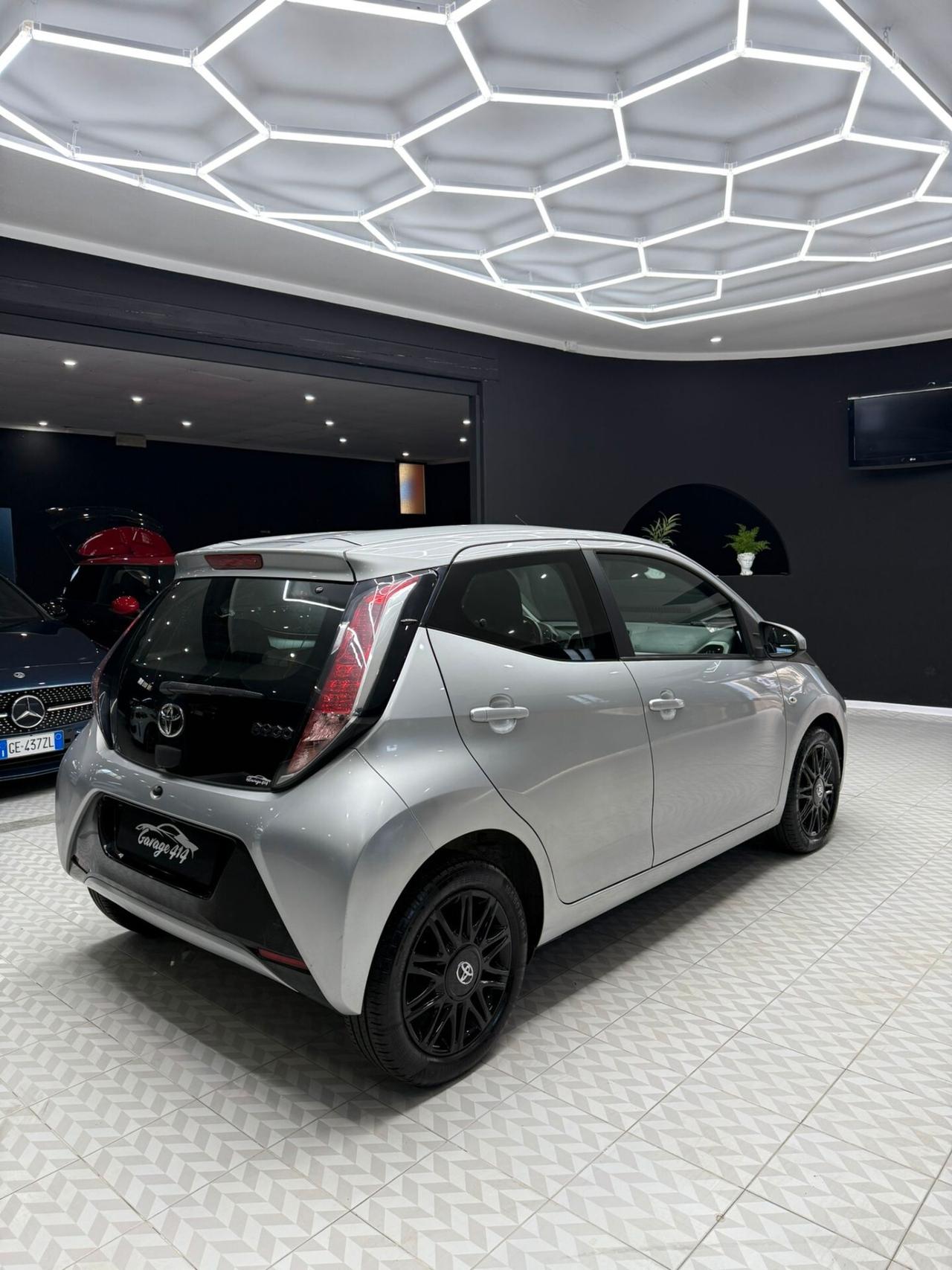 Toyota Aygo 1.0 VVT-i 69 CV 5 porte x-clusiv