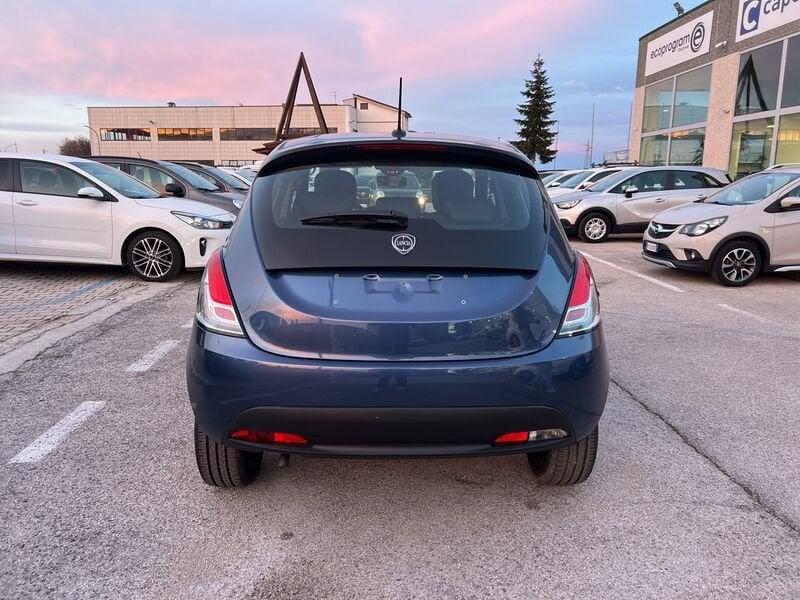 Lancia Ypsilon 1.0 FireFly 5 porte S&S Hybrid Oro