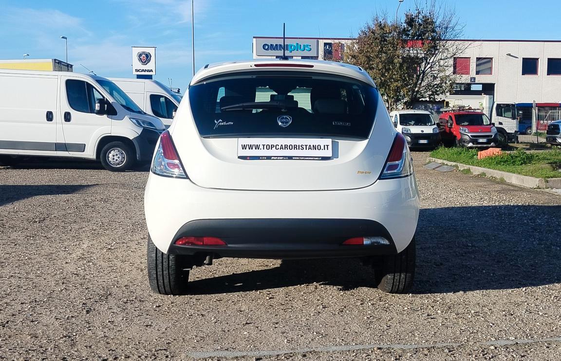 Lancia Ypsilon 1.0 firefly hybrid Silver s&s 70cv
