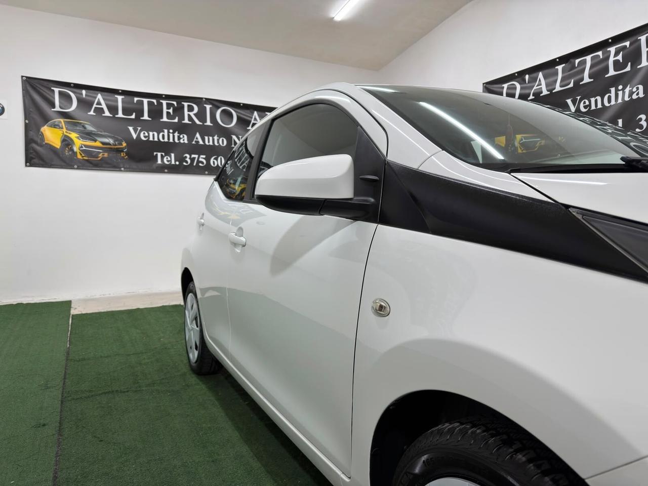 Toyota Aygo 1.0 VVT-i 69 CV 5 porte x-clusiv