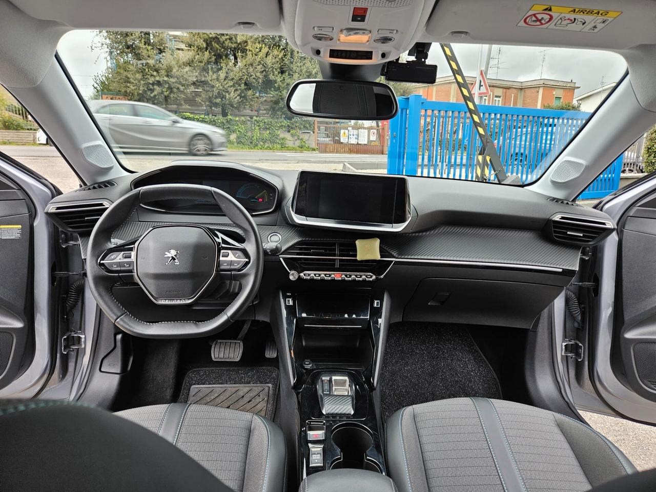 Peugeot 208 motore elettrico 136 CV 5 porte Allure