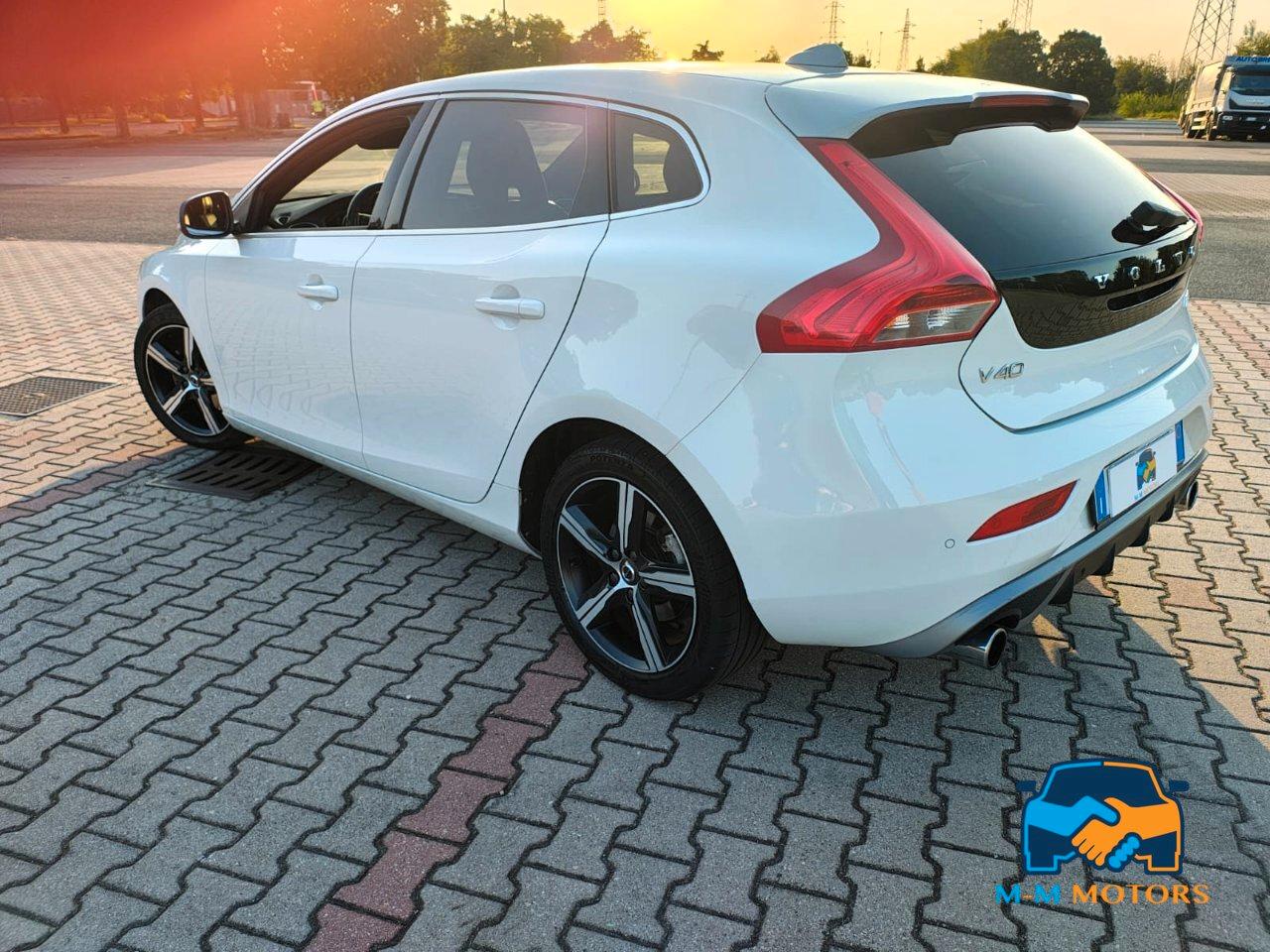 Volvo V40 2.0 d2 R-design Momentum my17