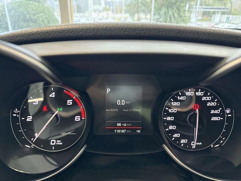 Alfa Romeo Giulia 2.2 Turbo AT8 150CV Super