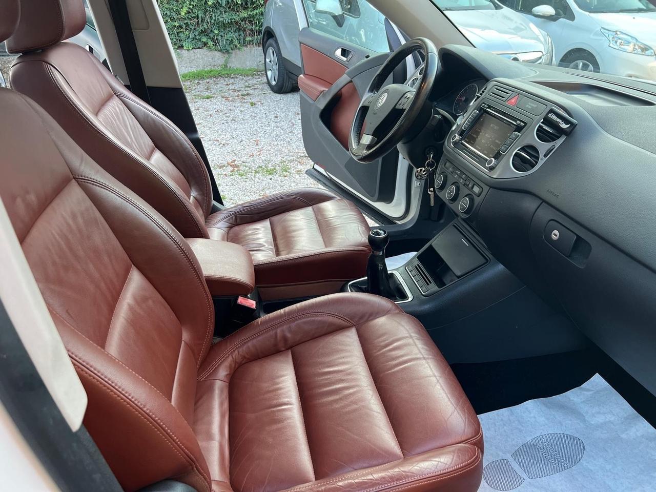 Volkswagen Tiguan 2.0 16V TDI DPF Sport & Style (18°)