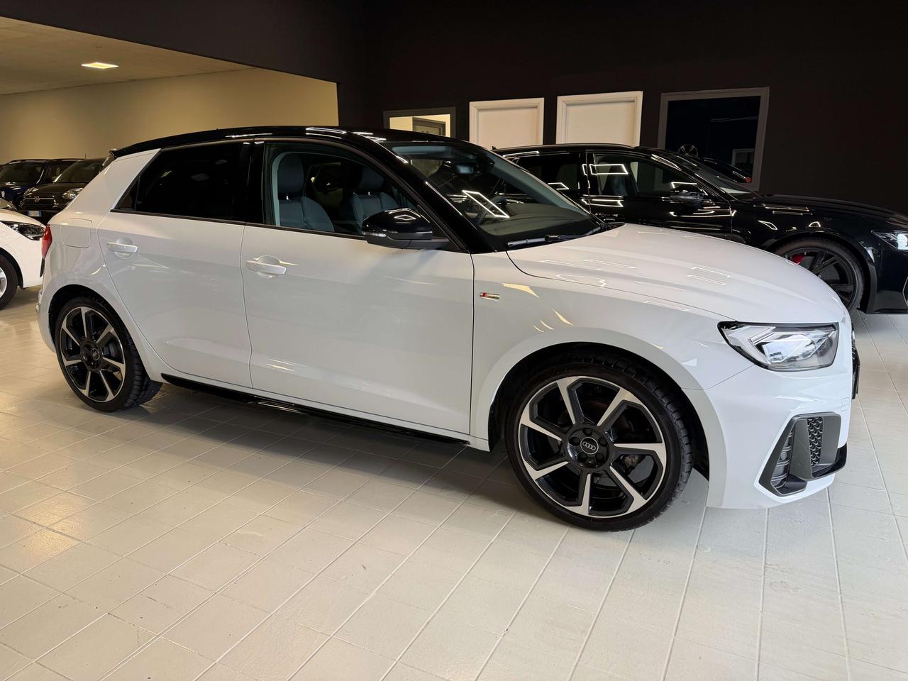 Audi A1 A1 SPB 30 1.0 tfsi Identity Black 116cv s-tronic
