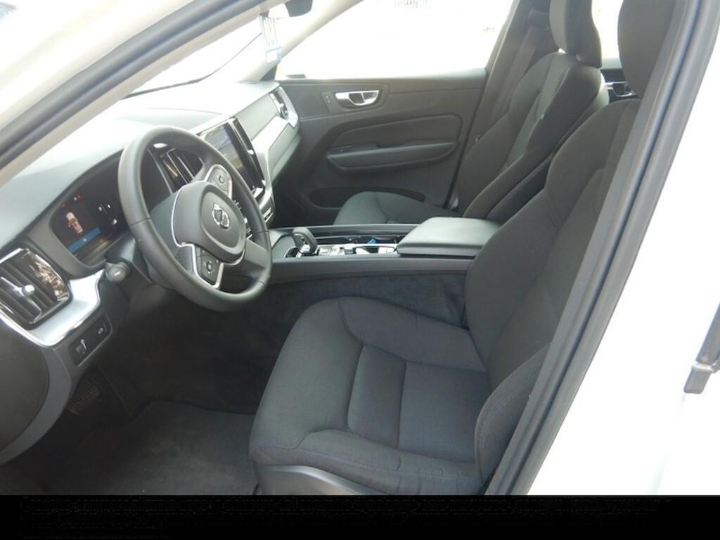 VOLVO XC60 2.0D 197CV B4 (D) AUTOMATIC AWD MOMENTUM ( FARI LED - COCKPIT - CRUISE - MIRROR - PDC - CERCHI 18 )
