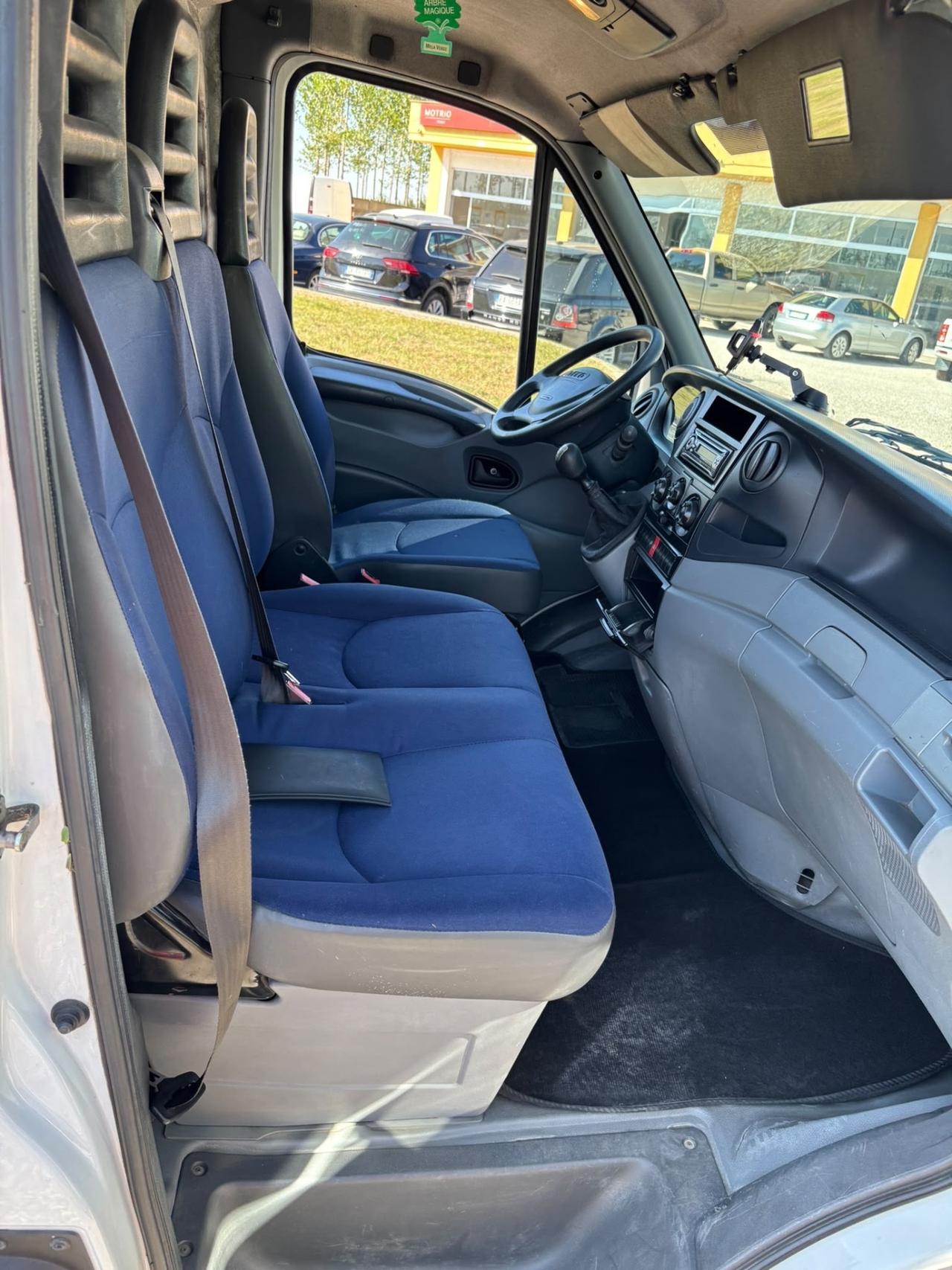 Iveco Daily 35C12 2.3 Hpi PL-RG Cabinato