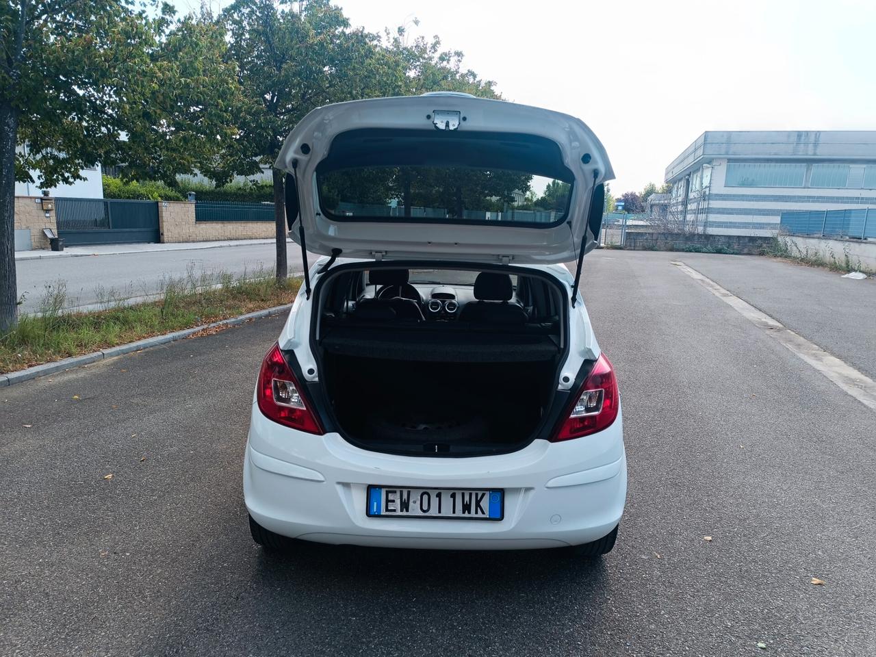 Opel Corsa 1.2 5 porte GPL del 14 NEOPATENTATI