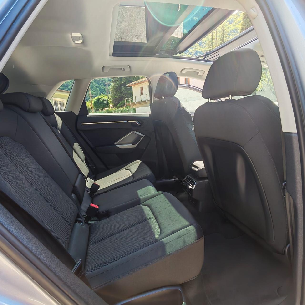 Audi Q3 35 2.0 tdi Business s-tronic