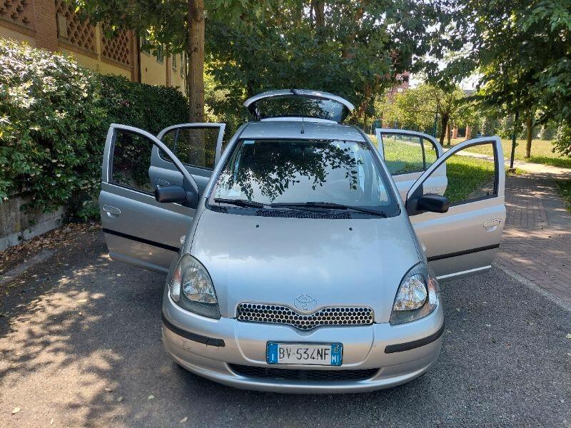 Toyota Yaris 1.3i 16V CAMBIO AUTOMATICO GOMME FRENI NUOVI