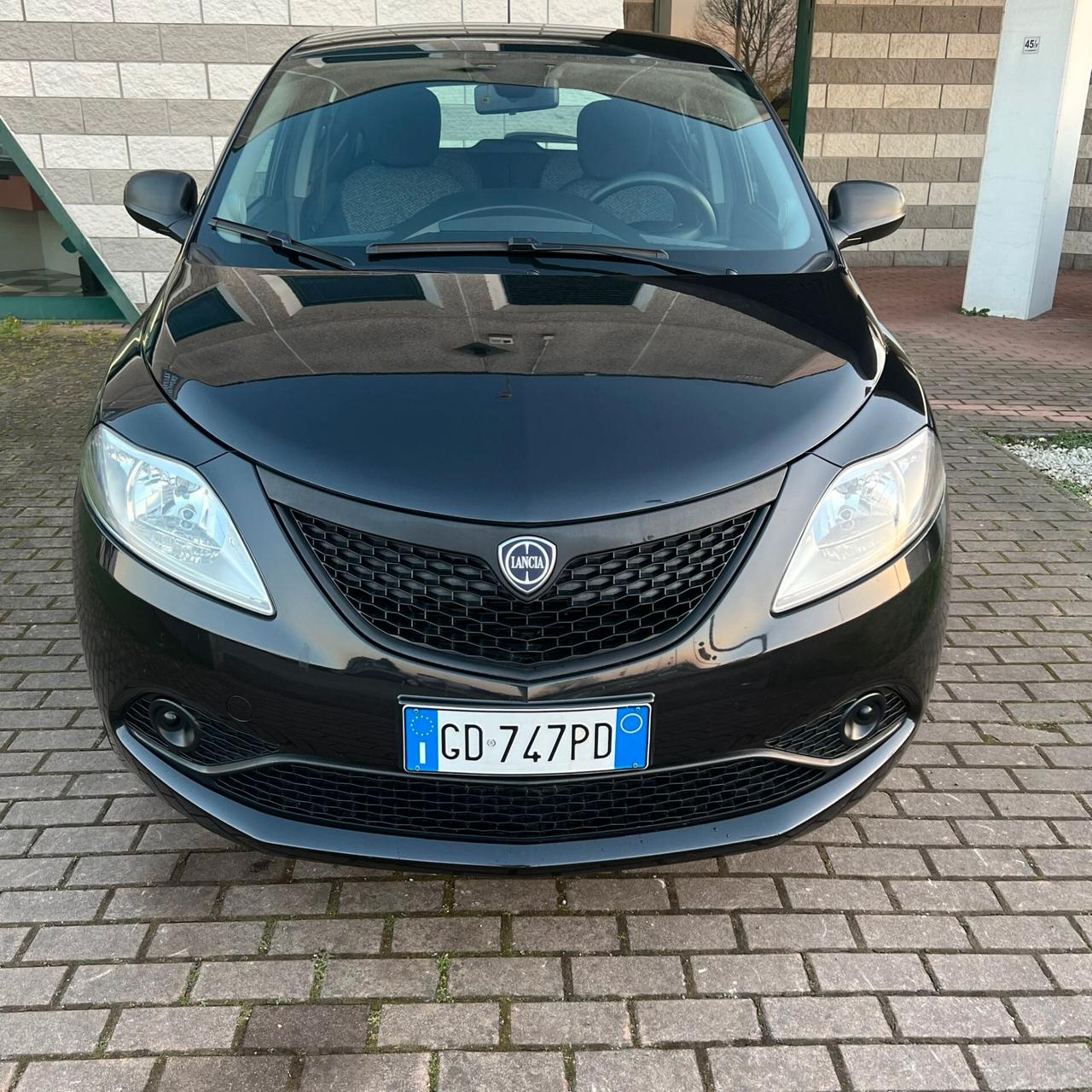 Lancia Ypsilon 0.9 TwinAir 5 porte Metano Ecochic Black and Noir