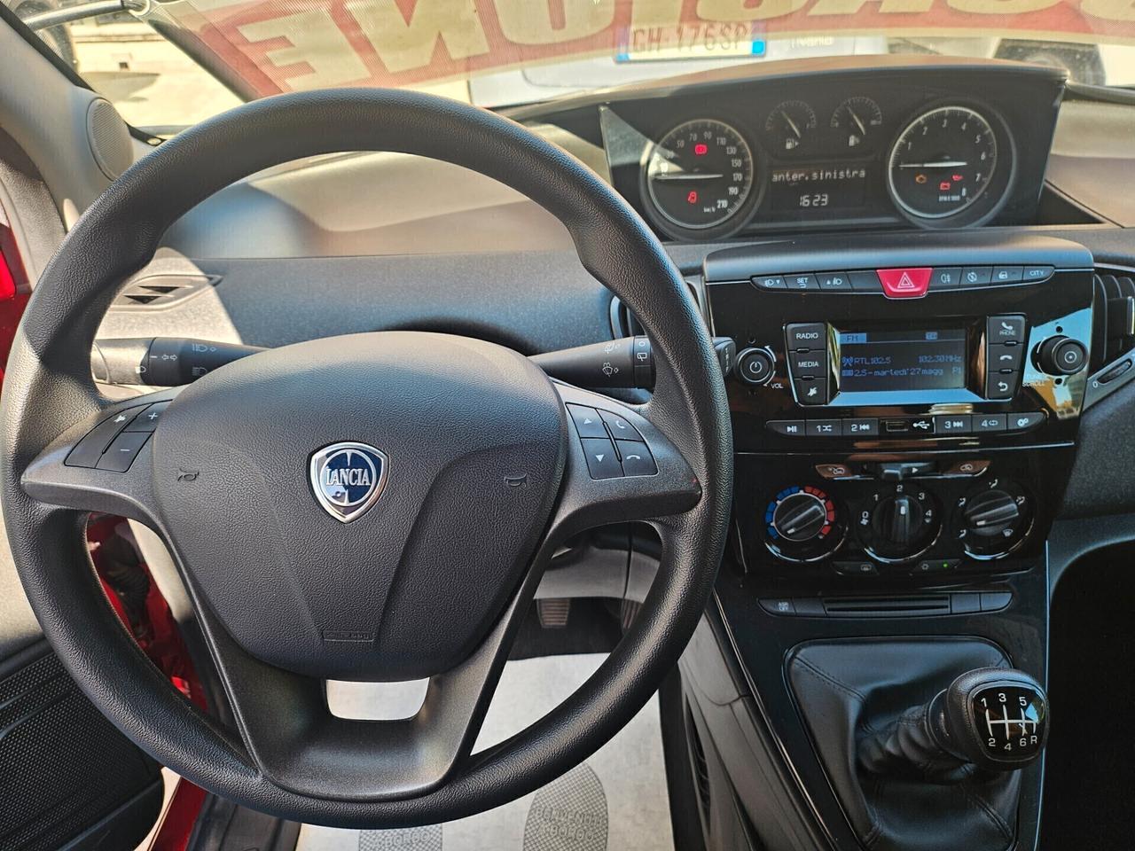 Lancia Ypsilon 1.0 FireFly Hybrid Ecochic Silver 11/2021