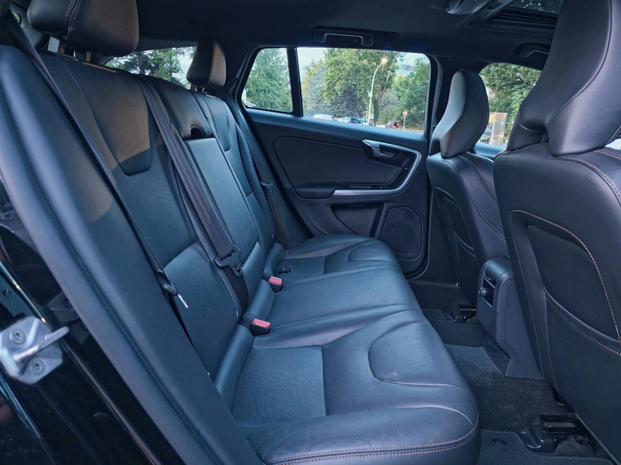 Volvo V60 Cross Country D4 Geartronic Summum 2016-E6 Automatico