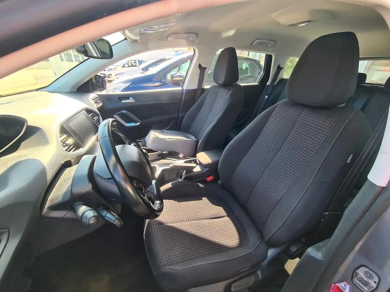 Peugeot 308 BlueHDi 100 S&S Business