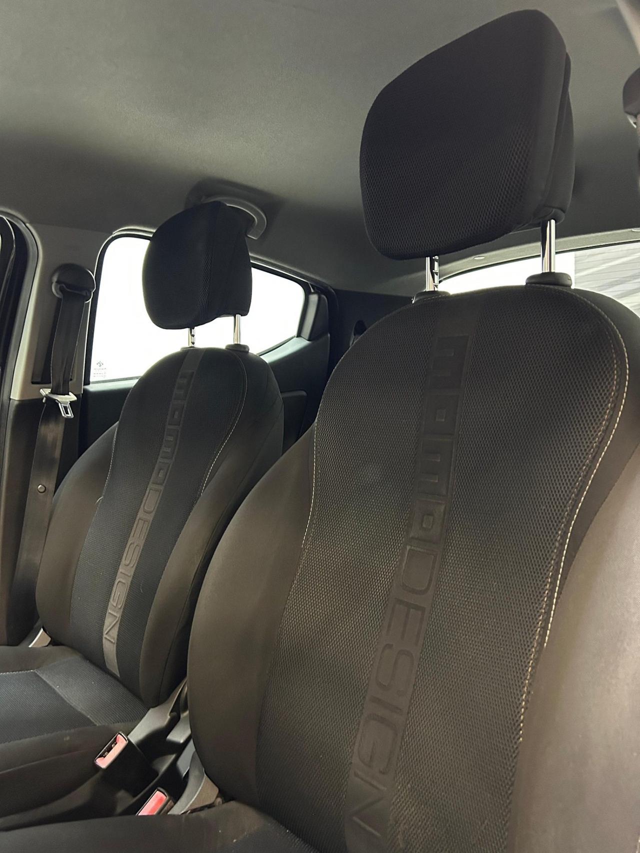 Lancia Ypsilon 1.2 69 CV 5 porte S Momodesign