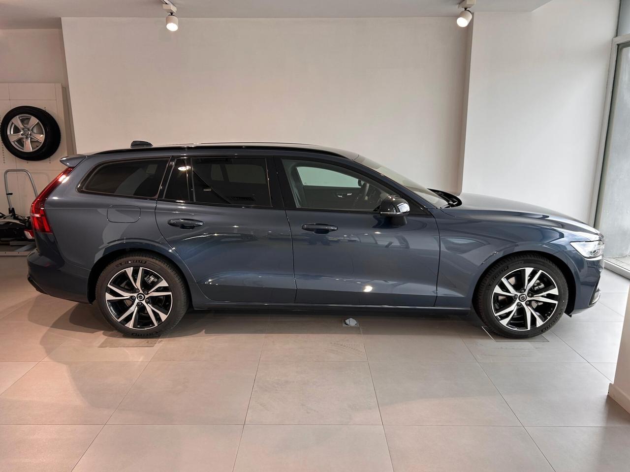 Volvo V60 B4 aut. Plus Dark *ANCHE AUTOCARRO*