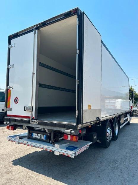 Motrice Mercedes Actros coibentato